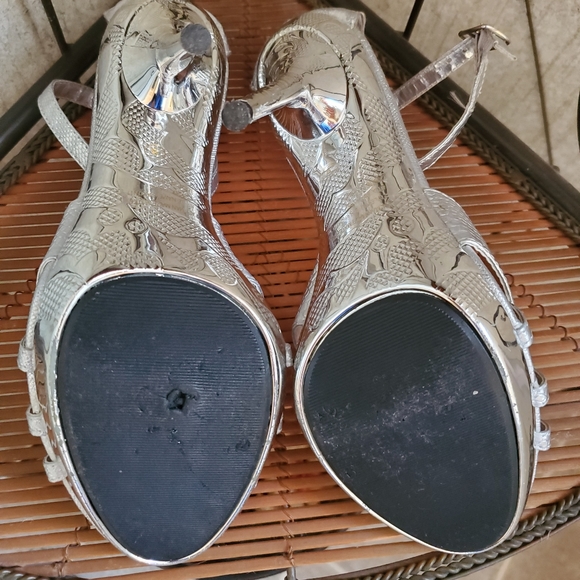 Wild Rose Silver Heels - Picture 5 of 5
